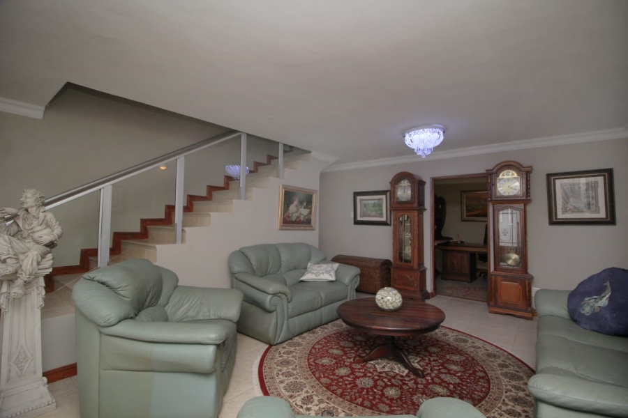 5 Bedroom Property for Sale in Village On Sea Western Cape